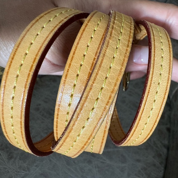 Preowned LV favorite Mm size monogram - Picture 2 of 14